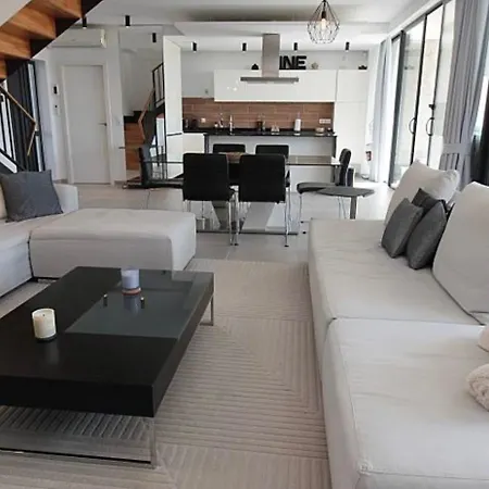 Villa Riviera *