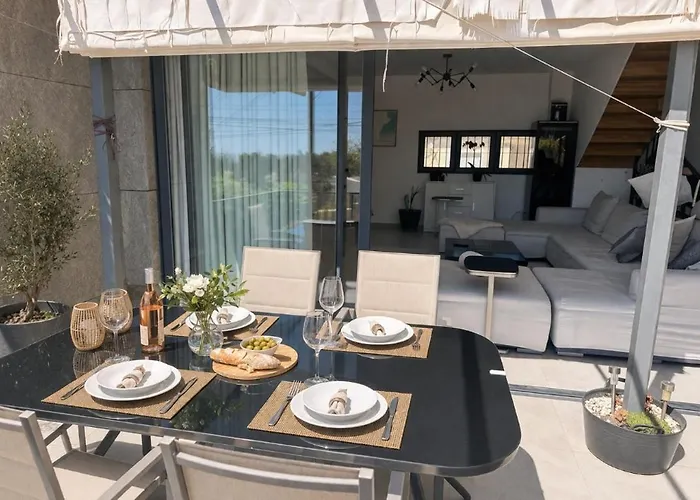 Riviera Villa *